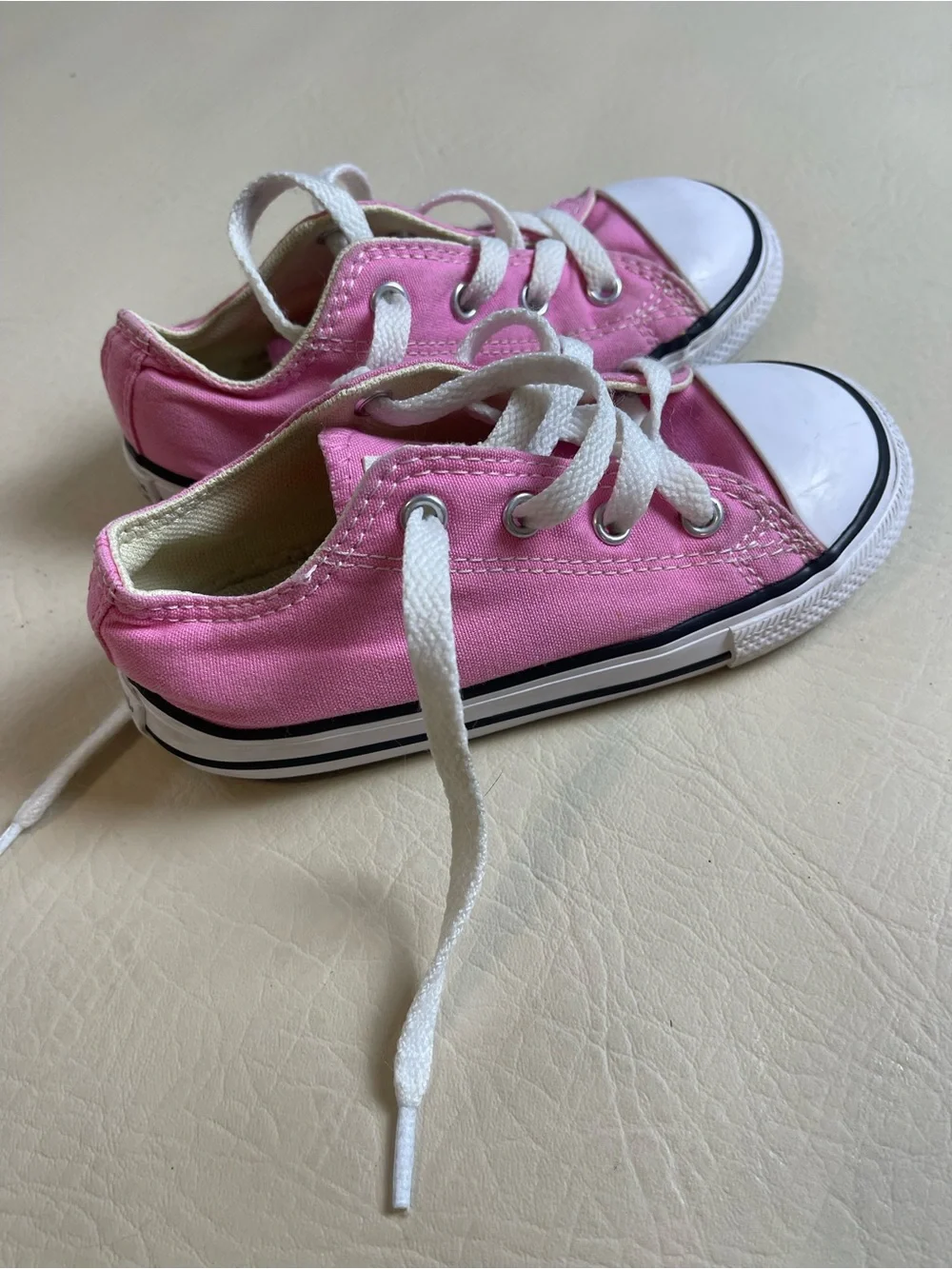 Kids pink low top converse toddler 9